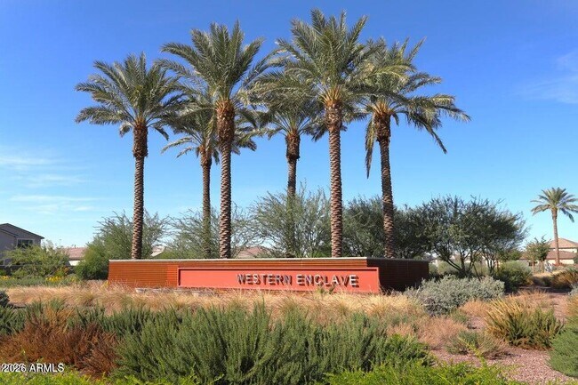 Building Photo - 9115 W Glenrosa Ave