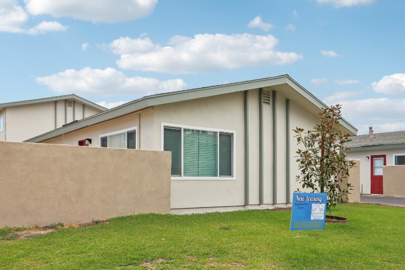 Building Photo - 5792 Rostrata Ave