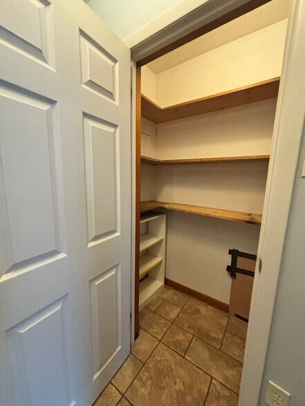 Building Photo - 1915 Jane St