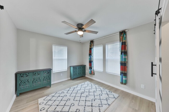 Building Photo - 315 W Norwood Ct