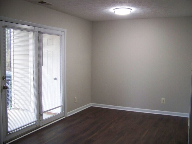 Building Photo - BARTON'S LANDING