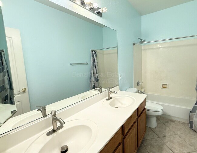 Building Photo - 9786 S La Rosa Dr