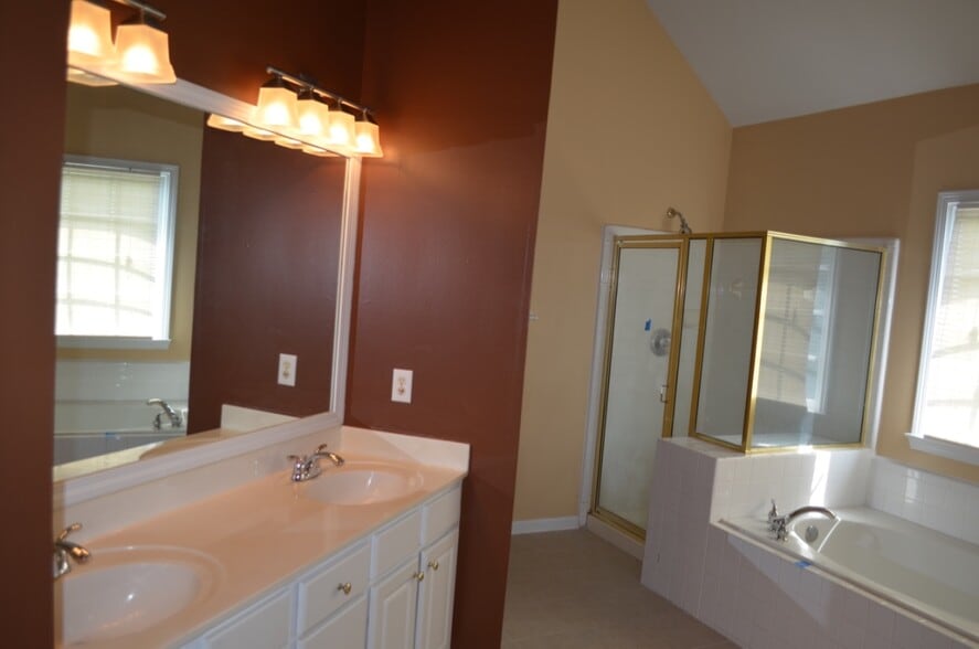 Building Photo - 11075 Regal Forest Dr.
