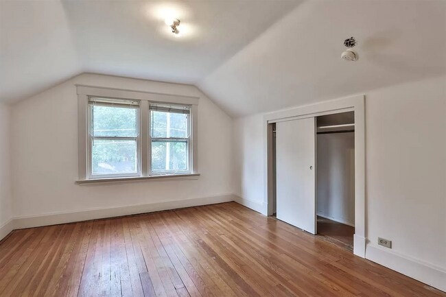 Building Photo - 476 Compton Rd