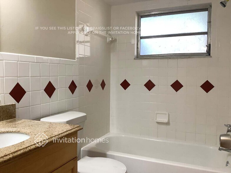 Building Photo - 814 Centerwood Ct