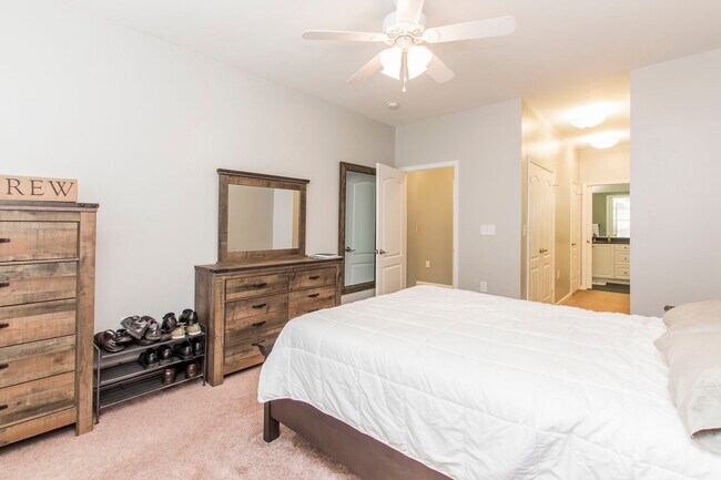 Building Photo - 1132 Grace Hill Dr