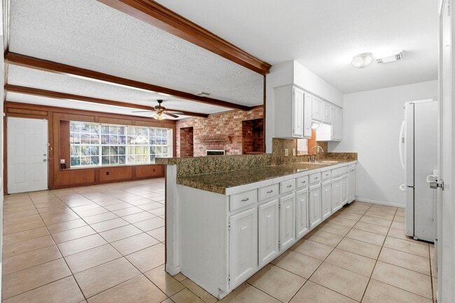 Building Photo - 23007 Whispering Willow Dr