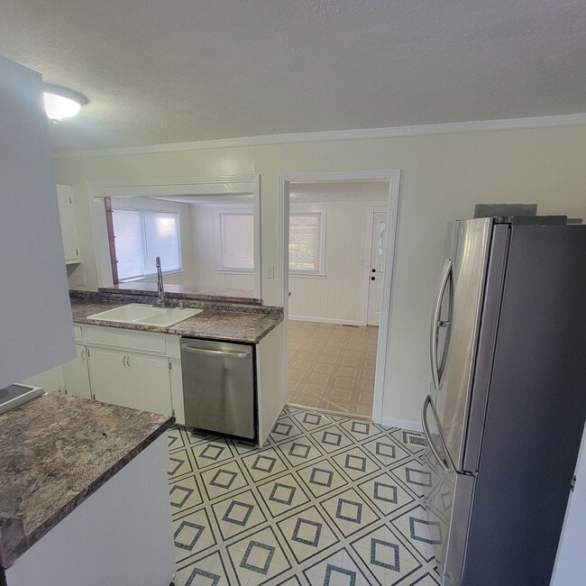 Building Photo - 3/1 Single Family Home- Cookeville City Li...
