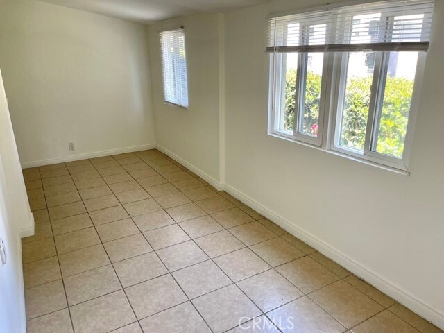 Building Photo - 2409 Hyperion Ave