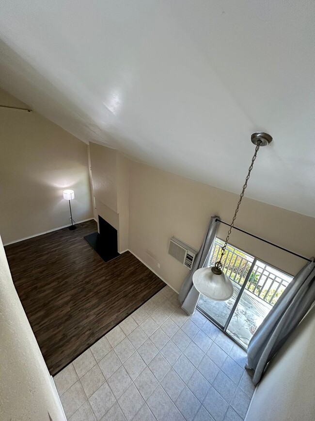 Building Photo - 1 Bed, 1 Bath Loft Condo in La Mesa!