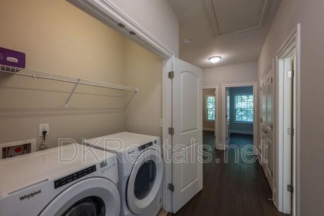 Building Photo - 921 Hickory Leaf Ct SE