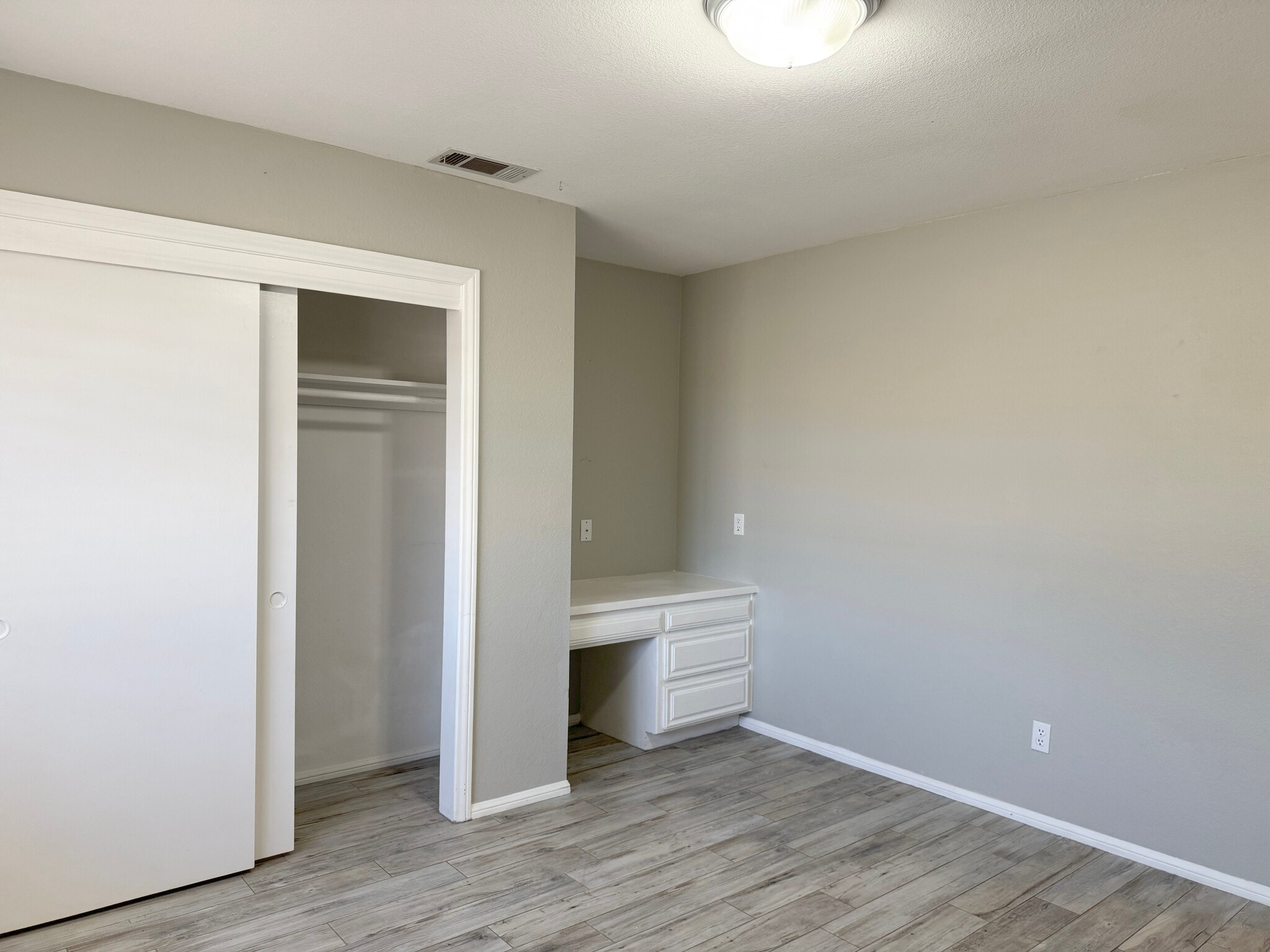 Building Photo - 14957 Mandan Rd