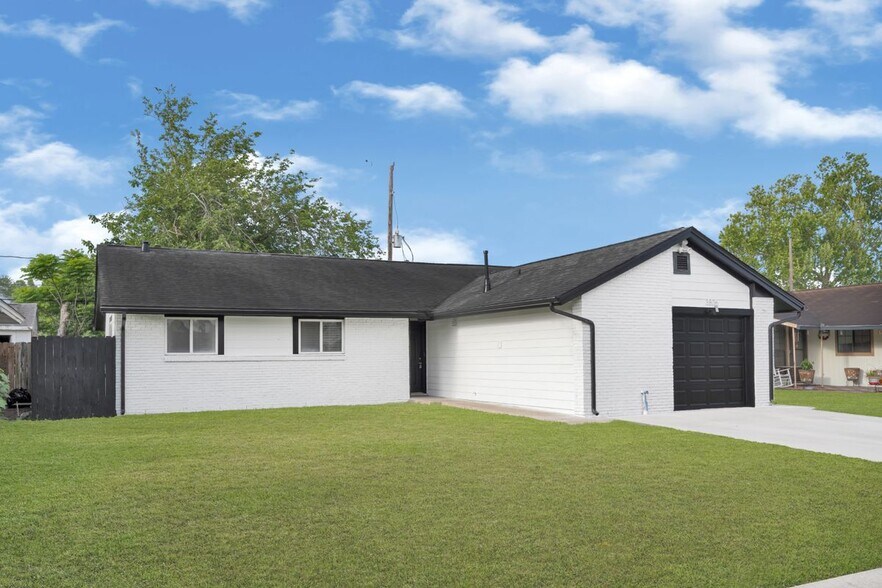 Building Photo - 3806 Kaplan Dr