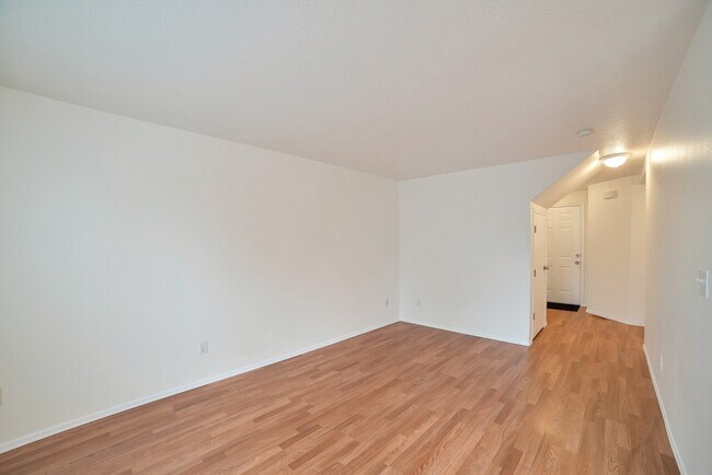 Building Photo - Vista Residence