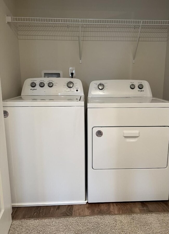 Building Photo - 1st Month Free Rent