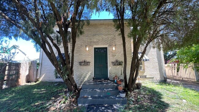 Building Photo - 3821 Woodleigh St