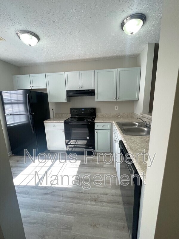 Building Photo - 749 South St