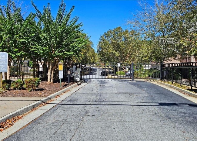 Building Photo - 195 Beracah Walk