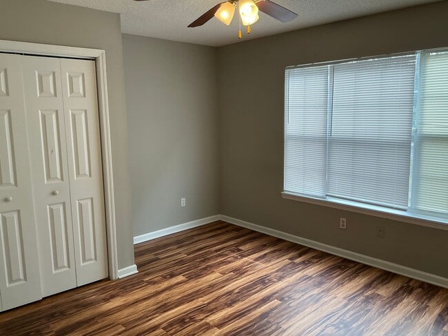 Building Photo - 1414 Jane St