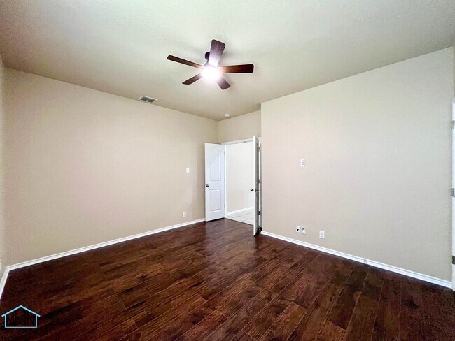 Building Photo - A Stunning 5-Bedroom, 3.5-Bathroom Home in the Heart of San Antonio, Texas!