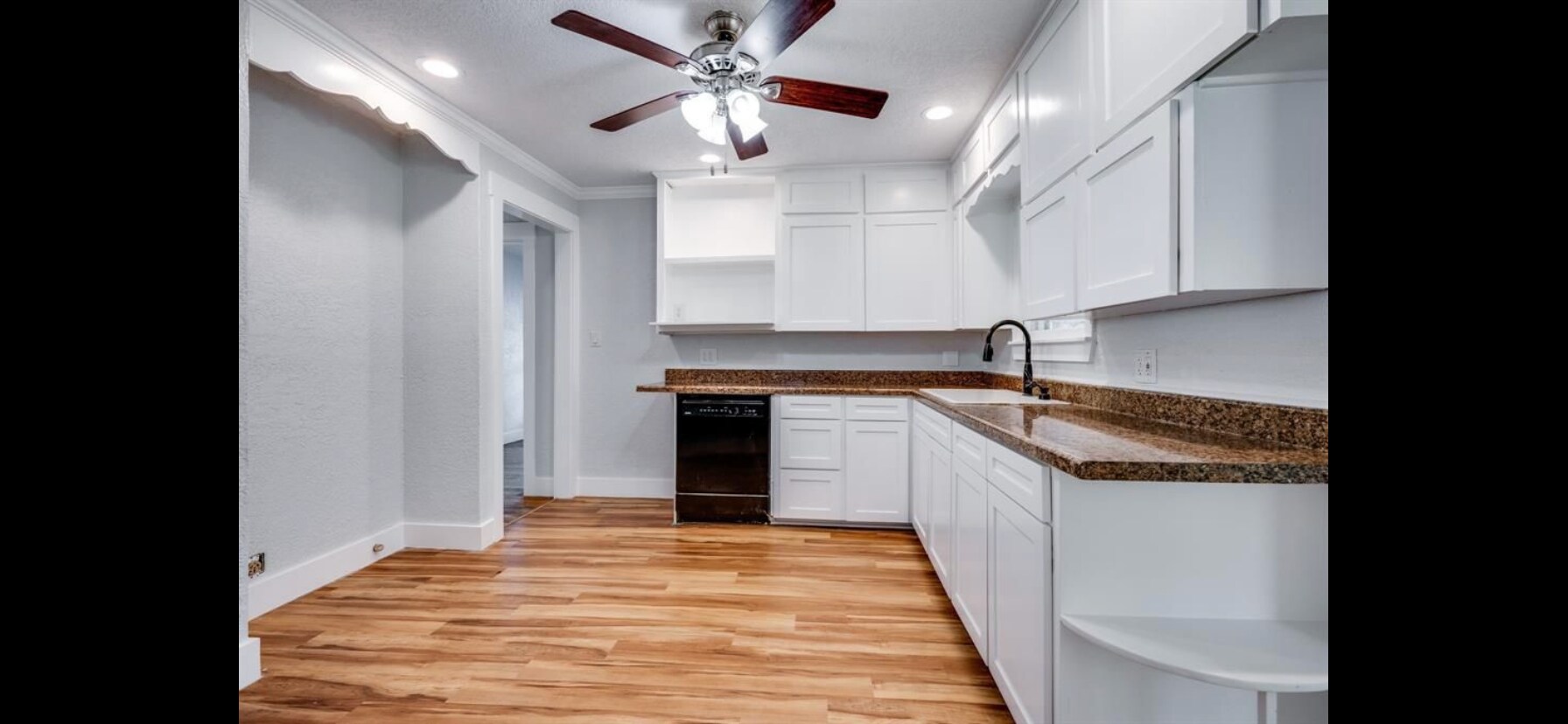 Building Photo - 702 W Brockett St