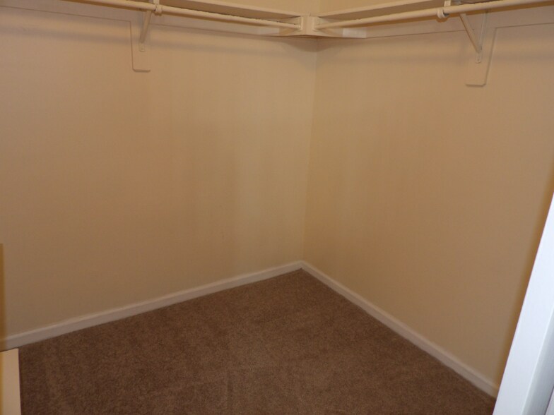 Building Photo - 3830 Gingham Way