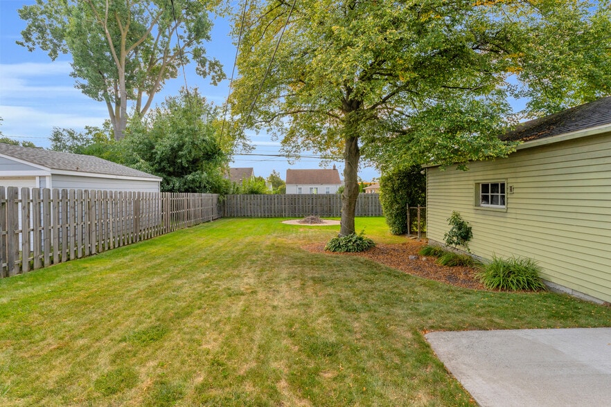 Building Photo - 3711 Normandy Rd