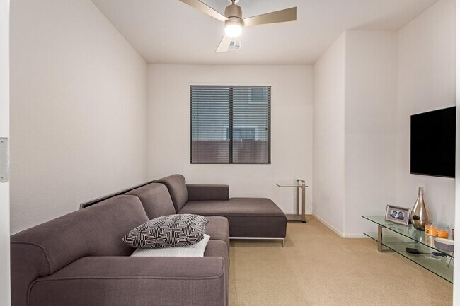 Building Photo - 15273 W Edgemont Ave