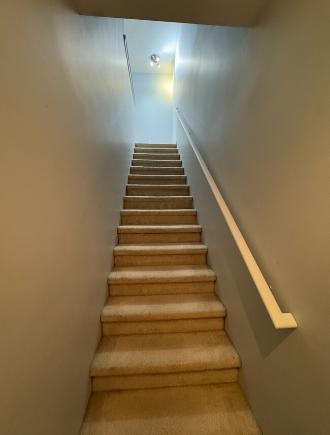 Building Photo - 5427 Twin Oaks Dr