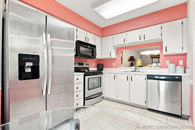 Building Photo - 7290 Kinghurst Dr
