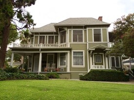 Building Photo - 120 E Fern Ave