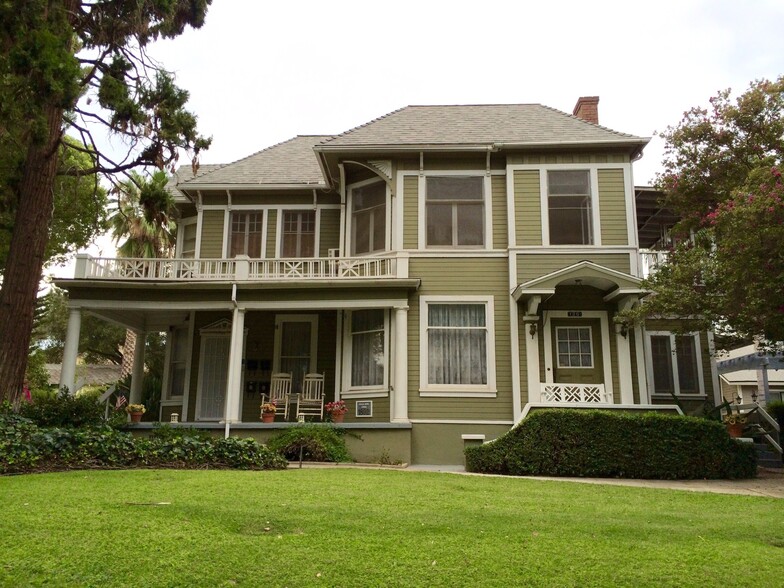 House - 120 E Fern Ave