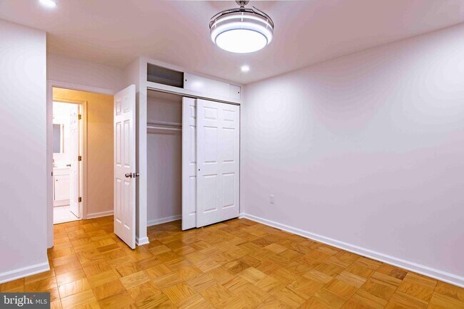 Building Photo - 1 Stonehenge Cir