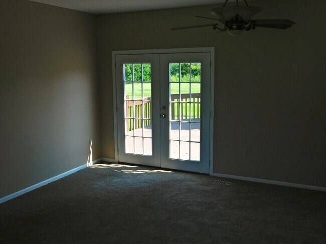 Building Photo - 5 acres and a Large 6 bedroom house. Extra garages and sheds.