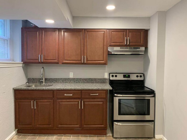 Building Photo - 49 E Cliveden St