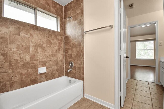 Building Photo - 2523 Sunstone Ln