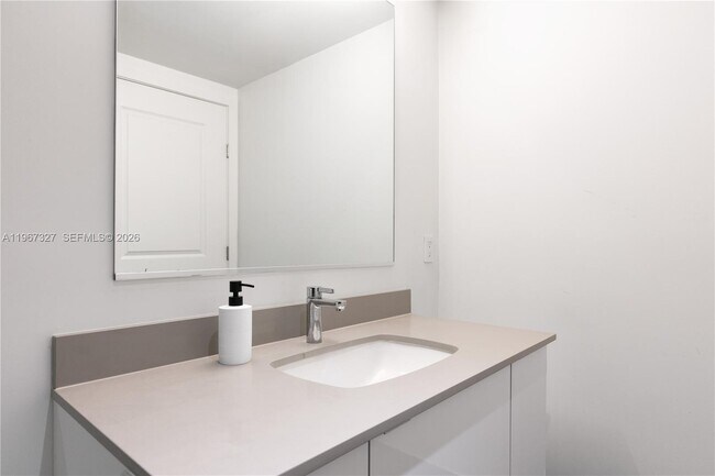 Building Photo - 1600 NE 1st Ave