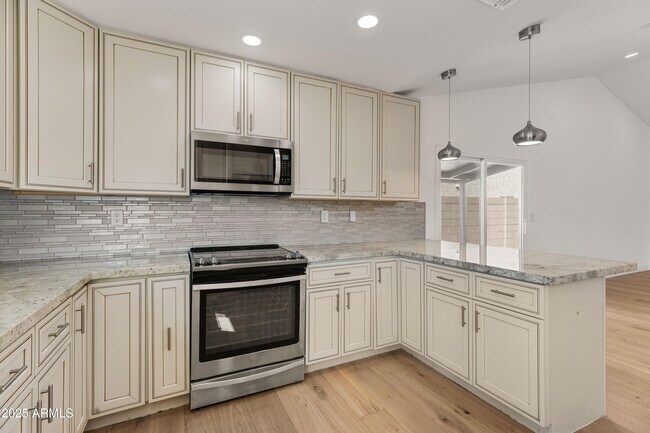 Building Photo - 9009 E Sahuaro Dr