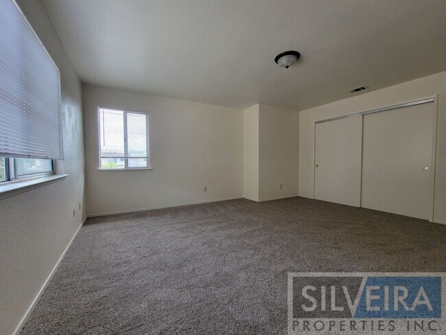 Building Photo - Unique 2 Bedroom Unit Available Now!