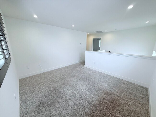 Building Photo - Reseda Ranch 5 bedroom 3 bath house!