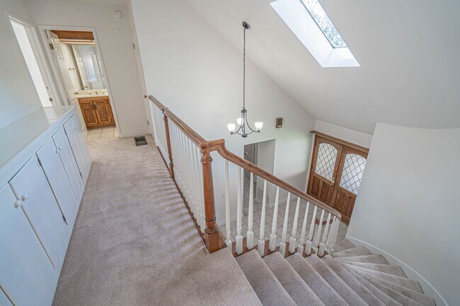 Building Photo - Old Orchard 1 - 4 Bedroom Home in Valencia!