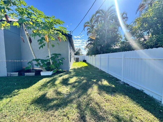 Building Photo - 209 SE 26th Terrace