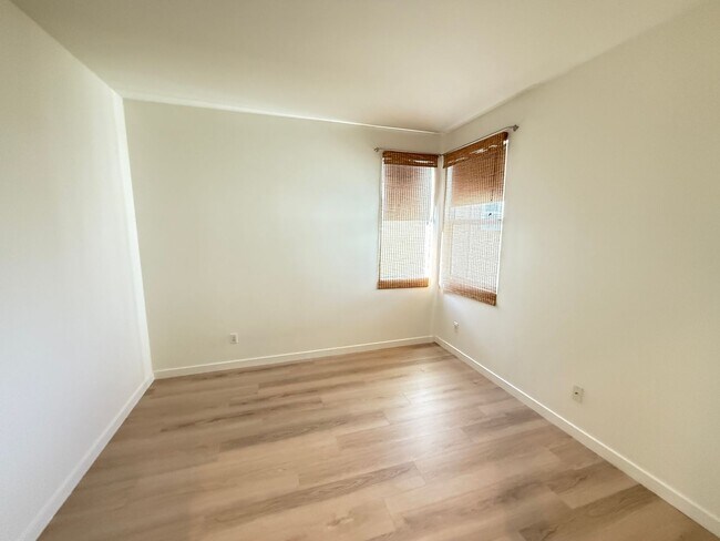 Building Photo - Andorra Community 3 Bedroom Rental Home in Valencia!