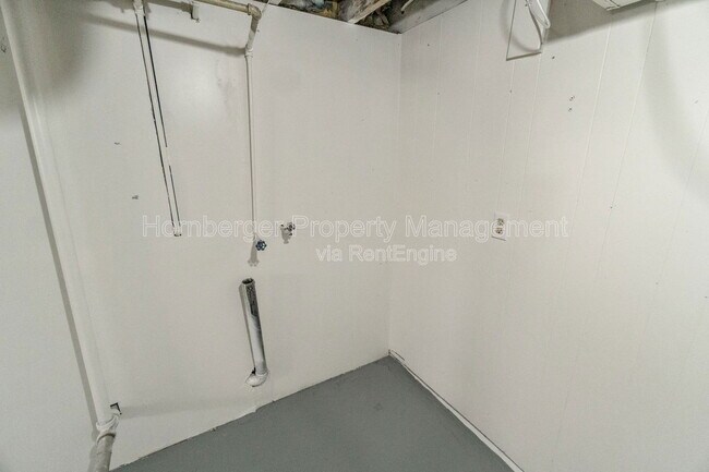 Building Photo - 328 E Rockwell Ave