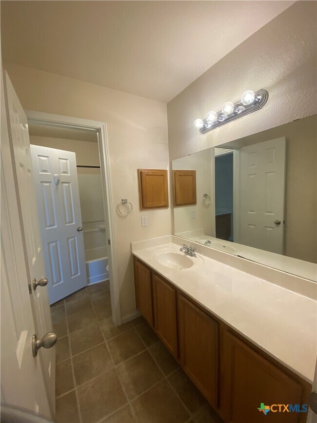 Building Photo - 6111 Graphite Dr