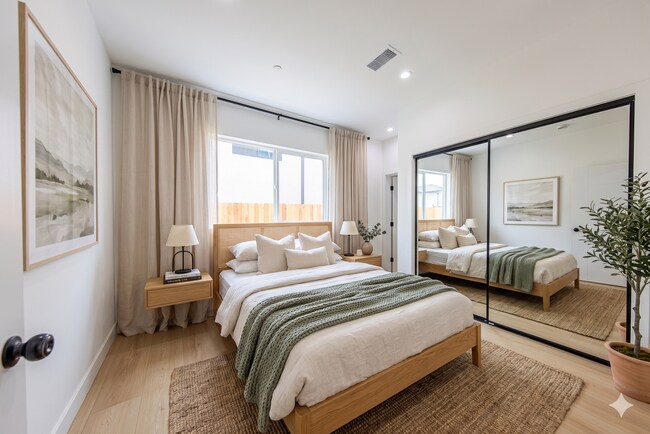 Building Photo - 2847 S Victoria Ave