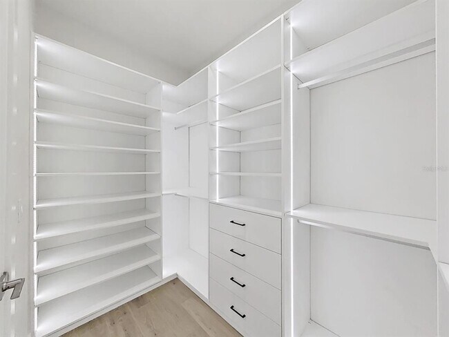 Building Photo - 4716 Hickory Oak Dr