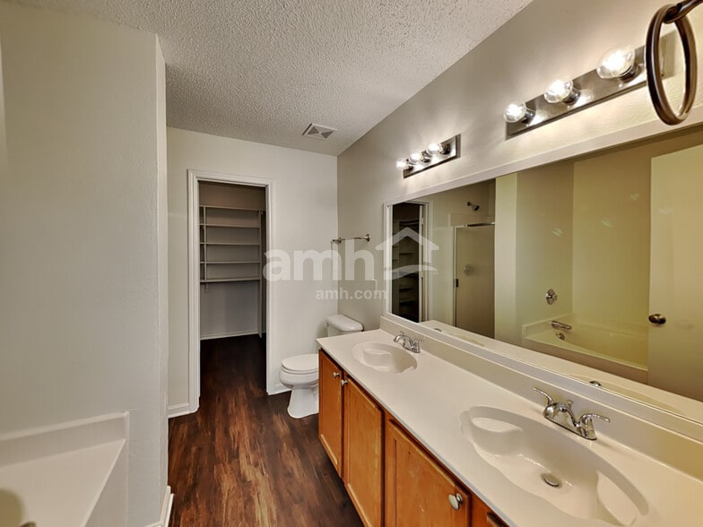 Building Photo - 14847 Canyon Ridge Dr