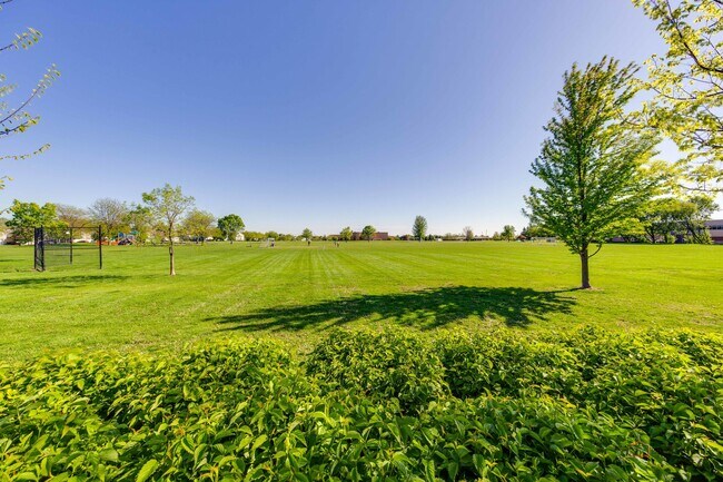 Building Photo - 573 Watercress Dr