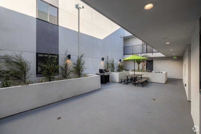 Courtyard - 1341 W Gardena Blvd